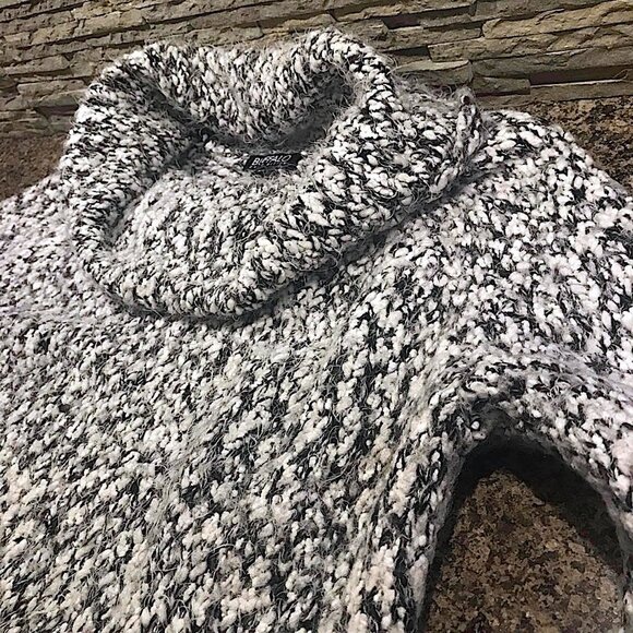 So Soft!!! Cute Buffalo David Bitton Turtleneck Sweater in Black & White Eyelash - Picture 3 of 16